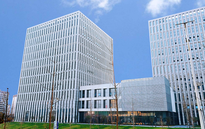 2025年企业官网搭建新趋势：响应式设计与安全防护的深度融合